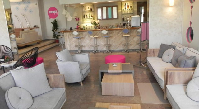 Hotel Cooee Albatros, Забронировать Отель Отели периферии Ионических островов с парковкой, Парковка