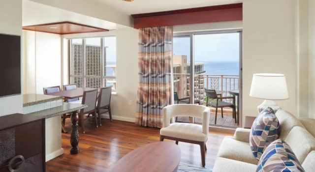 Люкс с 2 комнатами с видом на океан Hilton Grand Vacations Club Grand Waikikian Honolulu