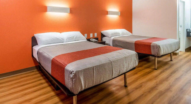 Motel 6-Arlington, TX - UTA, Забронировать Мотель Отели Арлингтон с парковкой, рядом с Arlington Museum of Art, Парковка
