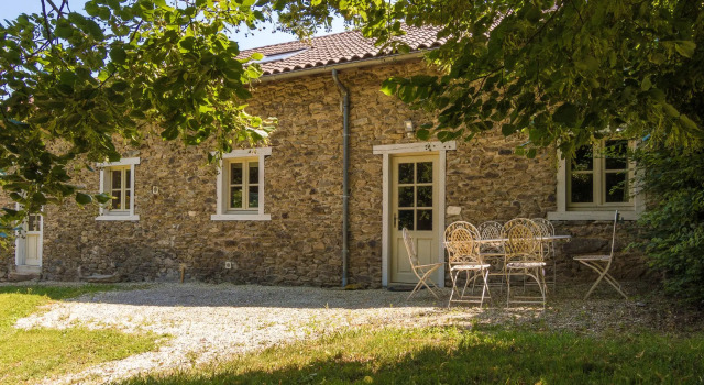 Modern Cottage in Chaleix with Swimming Pool, Book Vacation Home Cottages in Vergnelibert, Cottage