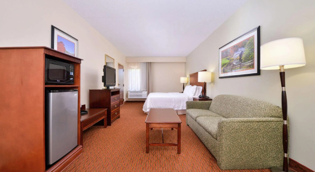 Двухместный люкс c 1 комнатой Hampton Inn Waynesboro/Stuarts Draft