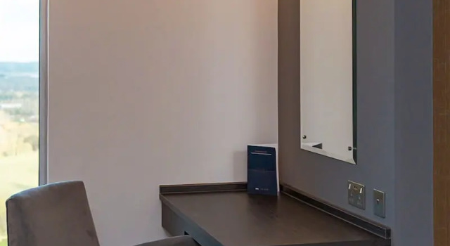 Трёхместный семейный номер Standard Hotel La Tour
