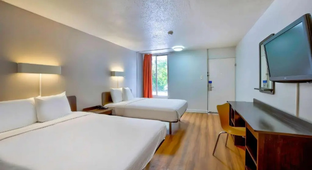 Четырёхместный номер Deluxe Motel 6-Gainesville, FL