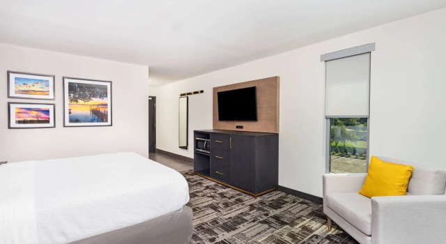 La Quinta Suites by Wyndham South Bend Notre Dame Area