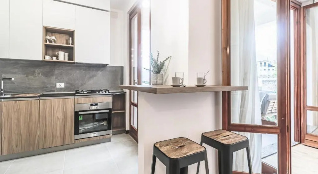 Stunning view lakeside apartment - Larihome A11, Prenota Appartamento Hotel a Como con parcheggio, Parcheggio