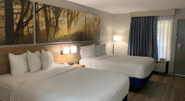 Четырёхместный номер Standard Days Inn by Wyndham Atlanta Stone Mountain