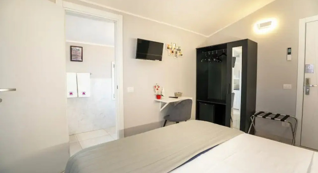 Komfort Zimmer Affittacamere Orchidea TouristsHesperia Hospital