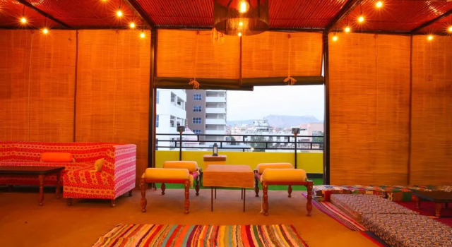 The Hosteller Jaipur, MI Road, Забронировать Отель Отели штата Раджастхана с парковкой, Парковка