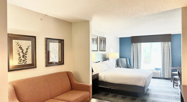 Двухместный люкс Holiday Inn Express & Suites Meriden by IHG