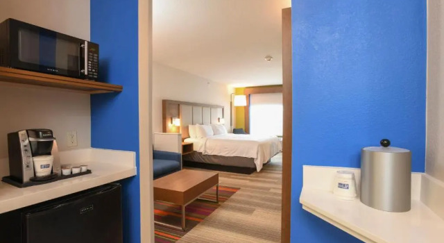 Люкс Holiday Inn Express Hotel & Suites Richwood - Cincinnati South by IHG