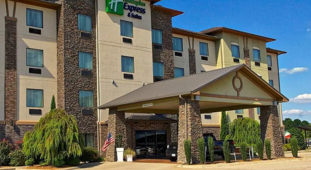 Кровать в общем номере Holiday Inn Express and Suites Heber Springs by IHG