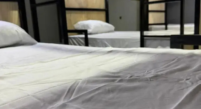 Кровать в общем номере Milos Hostel