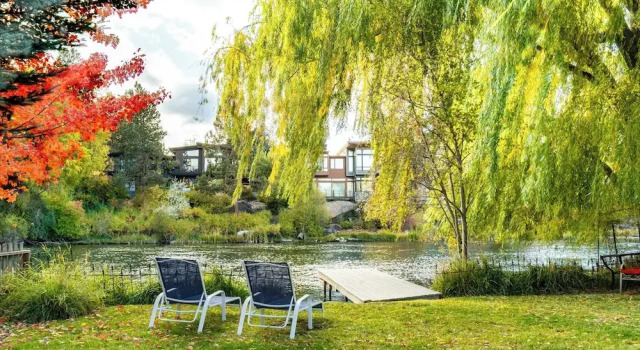 Riverfront Bend by Avantstay Private Dock, Large Yard w/ Views, Hot Tub, Prenota Hotel Bend 
