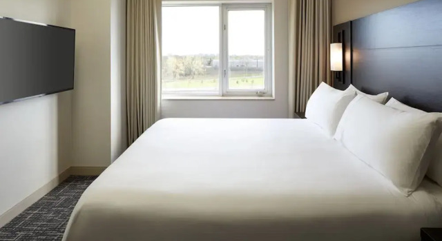 Люкс c 1 комнатой с балконом Residence Inn by Marriott Montreal Airport