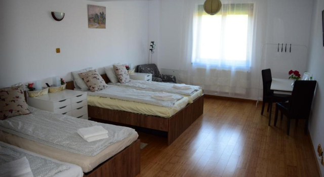 Четырёхместный номер Deluxe Pensiunea Corbeanca - cazare si evenimente