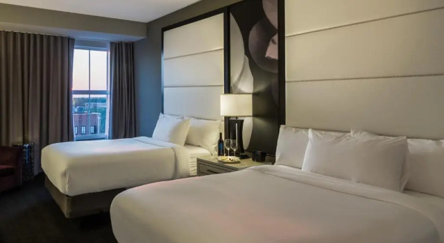 Четырёхместный номер Standard TRYP by Wyndham Savannah