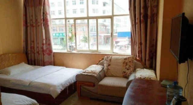 Huize Chen Ran Inn, Rezerwuj Hotel Hotele w Qujing z parkingiem, Parking