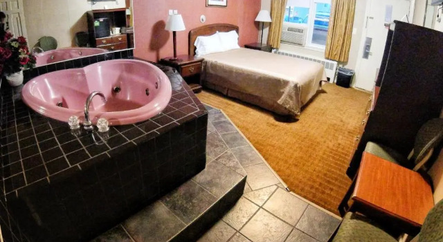 Люкс Red Carpet Inn West Springfield