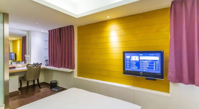 Четырёхместный номер Standard Newrise Hotel