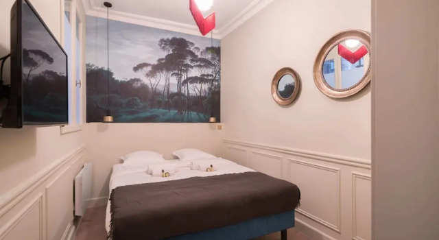 Modern and Cosy Flat in the Heart of Paris, Забронировать Отель Париж Иль-де-Франс, рядом с Станция метро Rambuteau