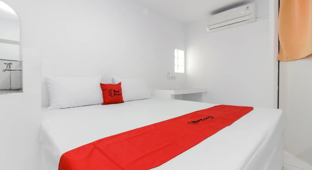 RedDoorz near Margo City, Rezervasyon Otel Depok West Java