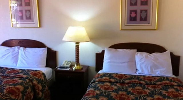 Четырёхместный номер Standard Kings Inn Valliant