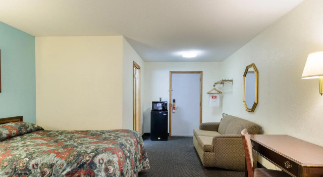 Red Roof Inn Sutton, Забронировать Отель Саттон Массачусетс