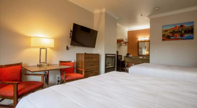 Четырёхместный номер Deluxe Wildflower Inn at Bell Rock