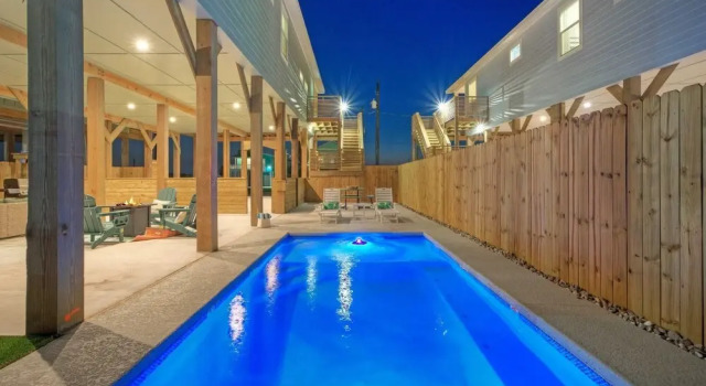 Коттедж Pool, Firepit + Golf Cart Zone + Near Beach Looney Dunes by Avantstay