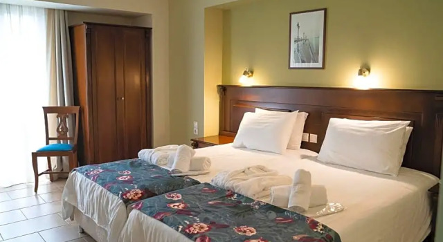 Полулюкс Hotel Antoniadis