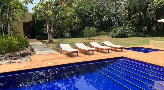 w Astonishing 5BR House w Pool in Anapoima, Boek Vakantiehuis Anapoima Cundinamarca
