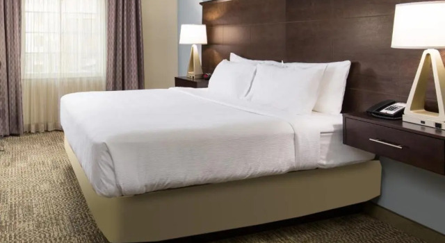 Четырёхместный люкс с 2 комнатами Staybridge Suites Sacramento-Folsom by IHG
