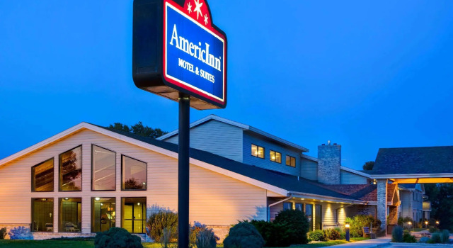 Двухместный люкс c 1 комнатой AmericInn by Wyndham Iowa Falls