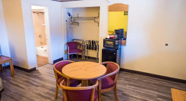 Семейный номер Standard Garner Hotel Albuquerque Airport by IHG