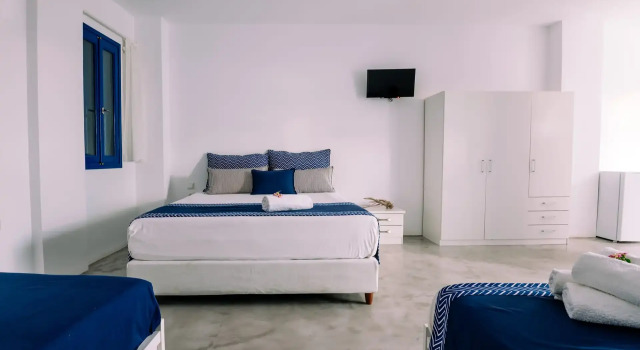 Четырёхместный номер Standard с видом на бассейн Casa Di Roma