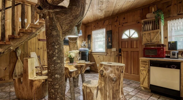 ER69 - Rachels Tree House - Great location, Close to all the action! cabin, Забронировать Дом для отпуска Пиджен-Фордж Great Smoky Mountains National Park, рядом с Wear Farm City Park