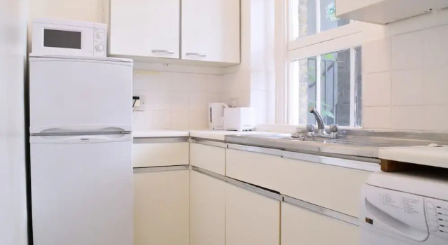 Comfortable 1 Bedroom Apartment With Great Connections, Varaa Huoneisto Asunnot kohteessa Merseyside, Huoneisto