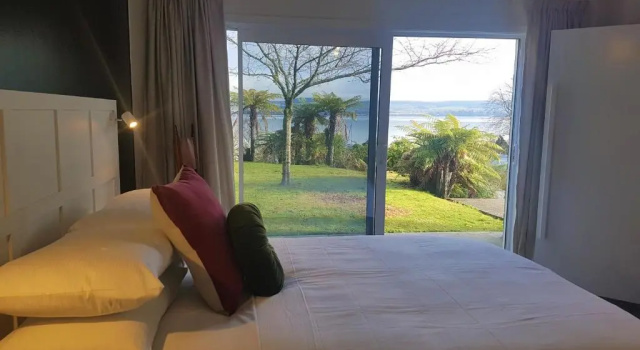 Коттедж Bayview Lake Taupo