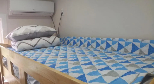 Кровать в общем номере (мужской номер) Warak Guesthouse