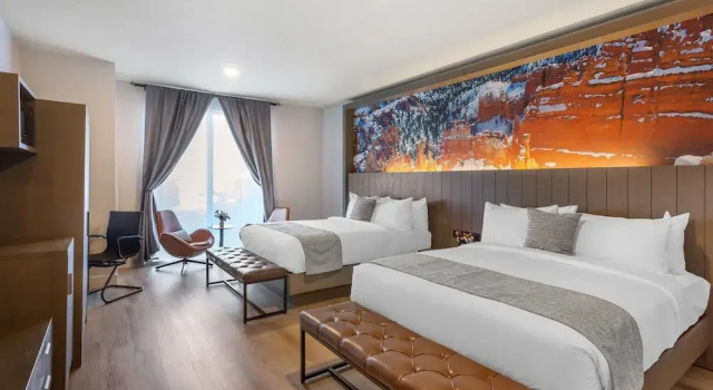 Четырёхместный номер Standard The Valor, an Ascend Collection Hotel