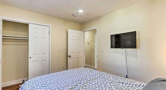 Bright Irvington Home ~ 2 Mi to Prudential Center!