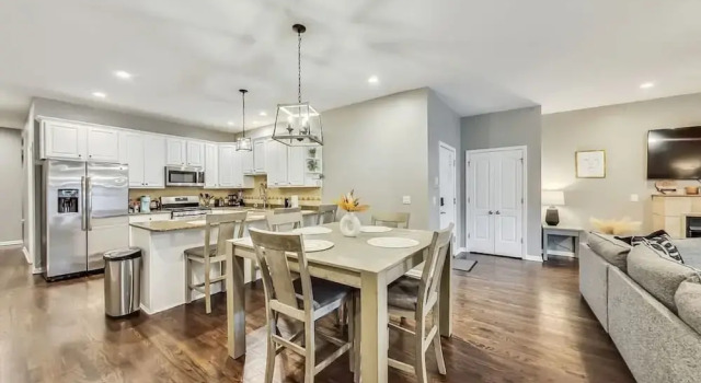 South Loop Three Bedroom Two Bath Home, Забронировать Апартаменты/квартира Апартаменты Чикаго, рядом с Mercy Medical in Chinatown, Апартаменты/квартира