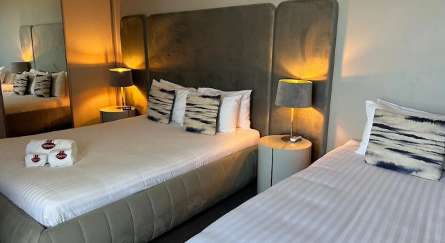 Семейный номер Standard с балконом Highpoint International Hotel