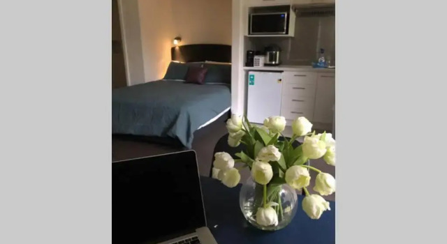 East Melbourne City Studio - Amazing Location & Sunny Charm, Varaa Hotelli  