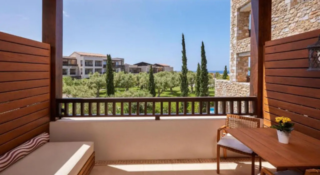 Двухместный номер Deluxe с балконом и с частичным видом на море The Westin Resort, Costa Navarino
