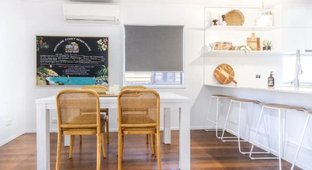 Nothling Street Beach House - Walk to Moffat Beach, Play, Dine & Surf, Prenota Hotel Diddillibah Queensland