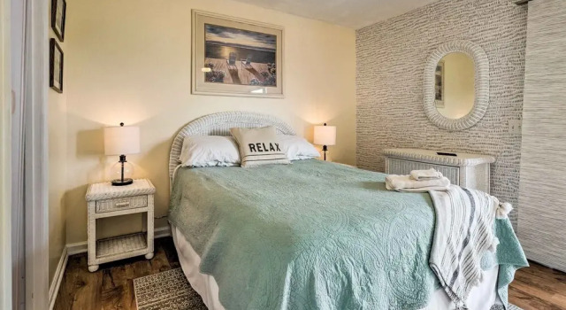 Апартаменты Coastal Condo w/ Pool Access - Steps to Beach