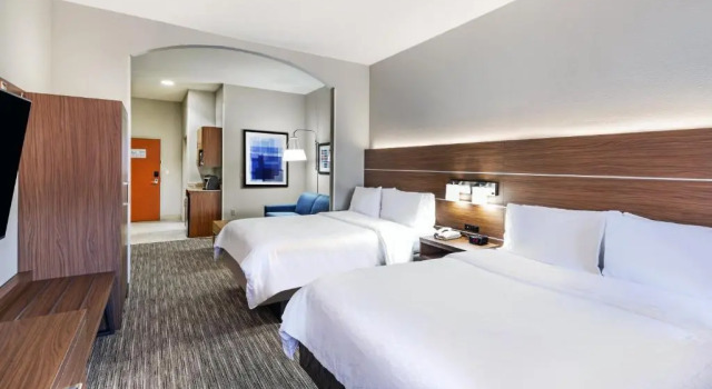 Люкс Standard Holiday Inn Express and Suites Pryor by IHG