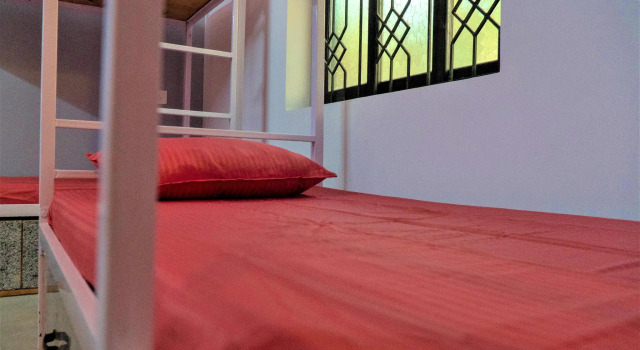Кровать в общем номере Rootsvilla Hostel Goa