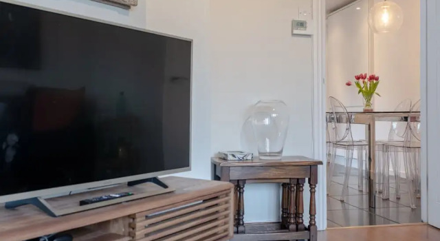 Stunning 2 Bedroom Flat in Converted Church in Bethnal Green, Varaa Huoneisto Asunnot kohteessa Merseyside, Huoneisto